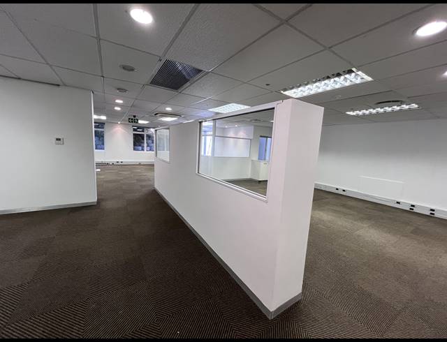 977M² OFFICE TO LET IN MOUILLE POINT